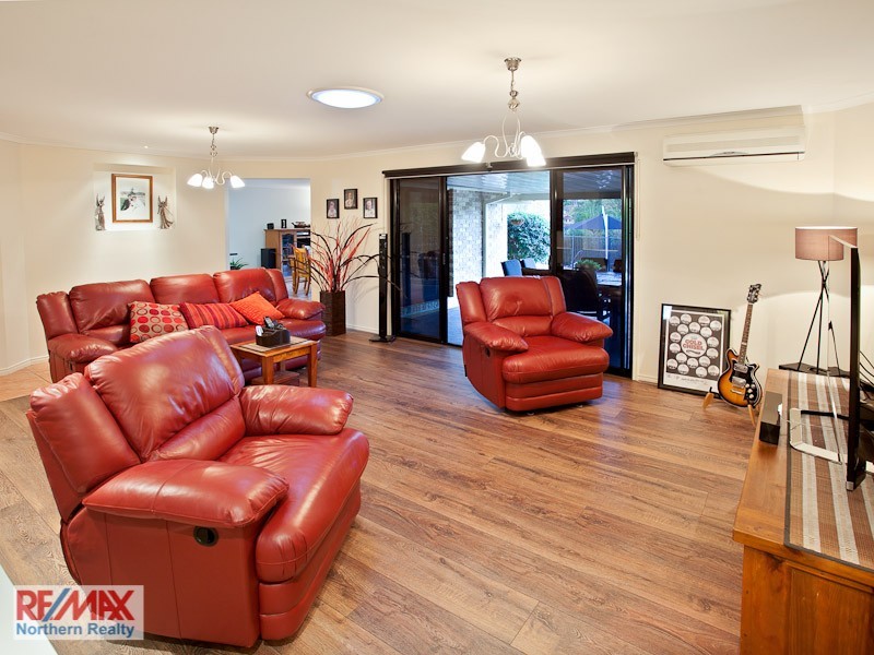 5 Farr Place, Petrie QLD 4502