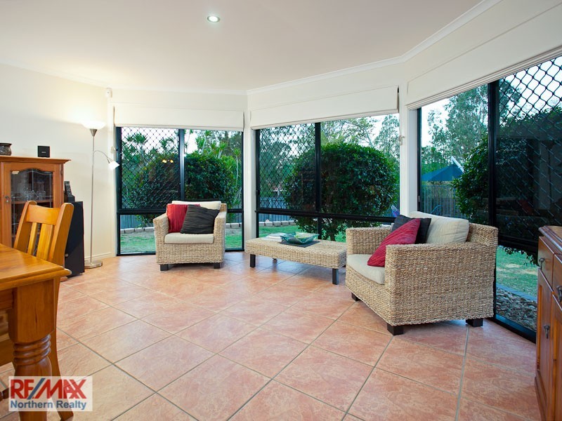 5 Farr Place, Petrie QLD 4502