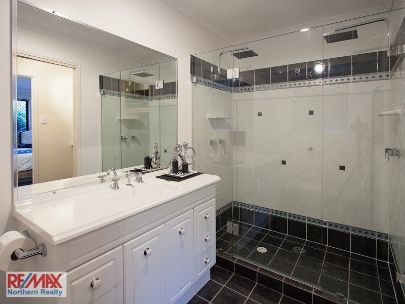 5 Farr Place, Petrie QLD 4502