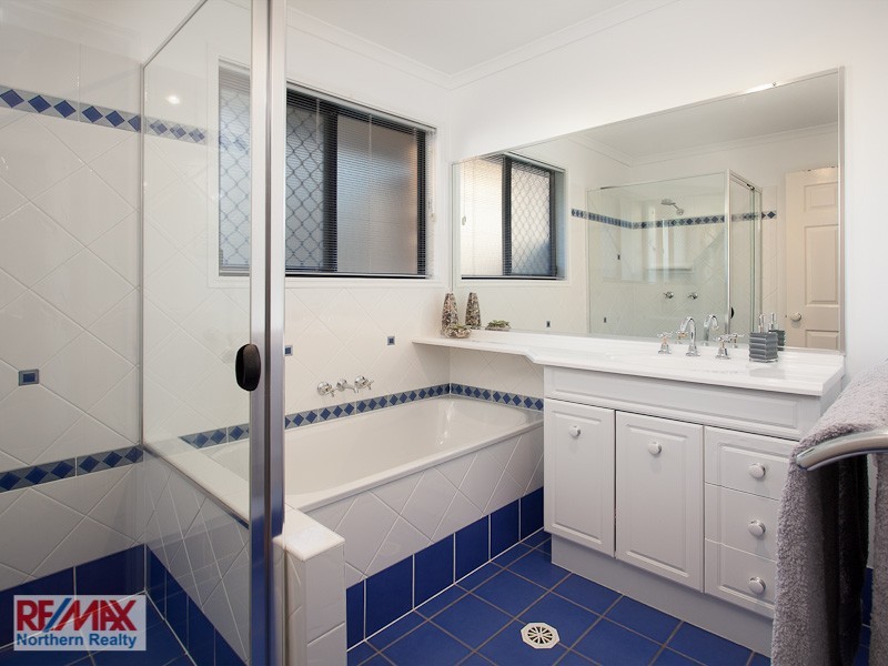 5 Farr Place, Petrie QLD 4502