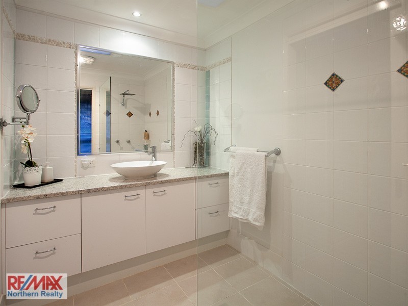 60 Affleck Avenue, Petrie QLD 4502