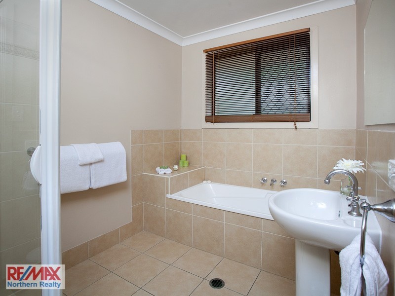 11 Valencia Court, Eatons Hill QLD 4037