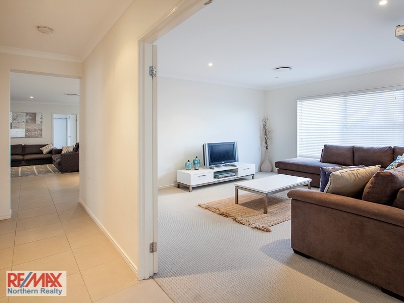 27 Crossing Drive, Eatons Hill QLD 4037