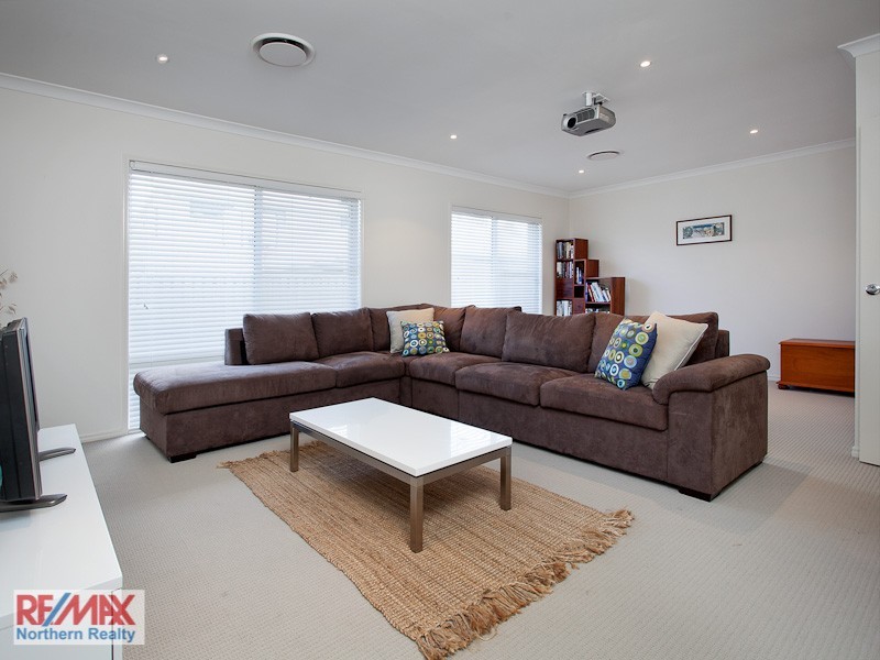 27 Crossing Drive, Eatons Hill QLD 4037