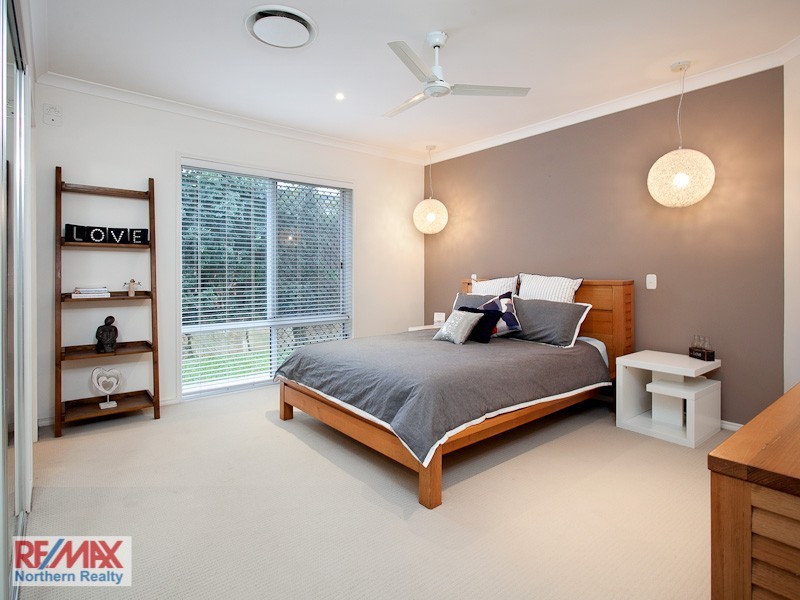 27 Crossing Drive, Eatons Hill QLD 4037