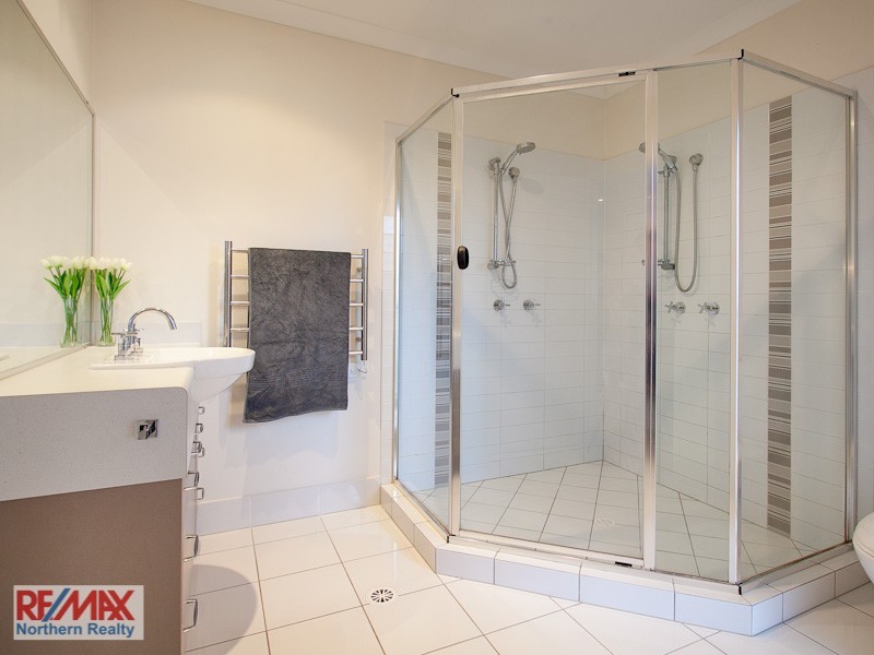 27 Crossing Drive, Eatons Hill QLD 4037