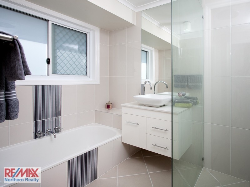 10 Jocasta Street, Eatons Hill QLD 4037