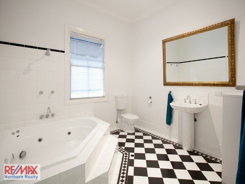 32 Plumer Street, Sherwood QLD 4075