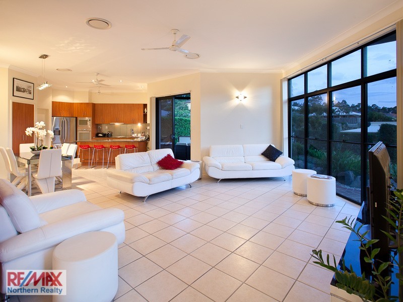 2 Amorosa Court, Eatons Hill QLD 4037