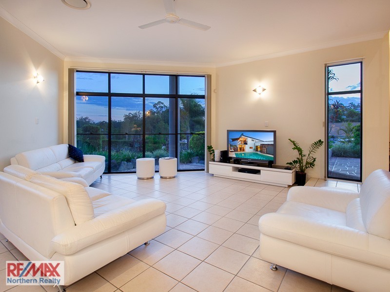 2 Amorosa Court, Eatons Hill QLD 4037