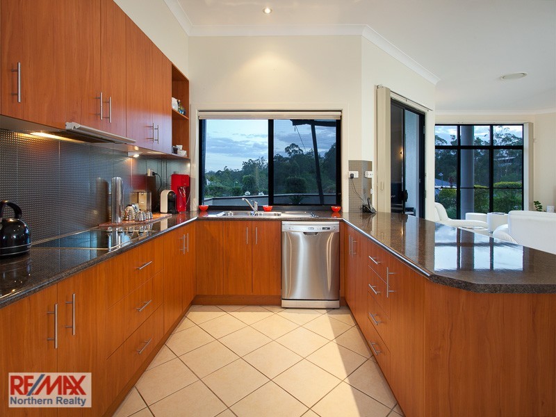 2 Amorosa Court, Eatons Hill QLD 4037