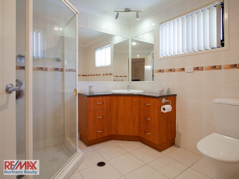 2 Amorosa Court, Eatons Hill QLD 4037