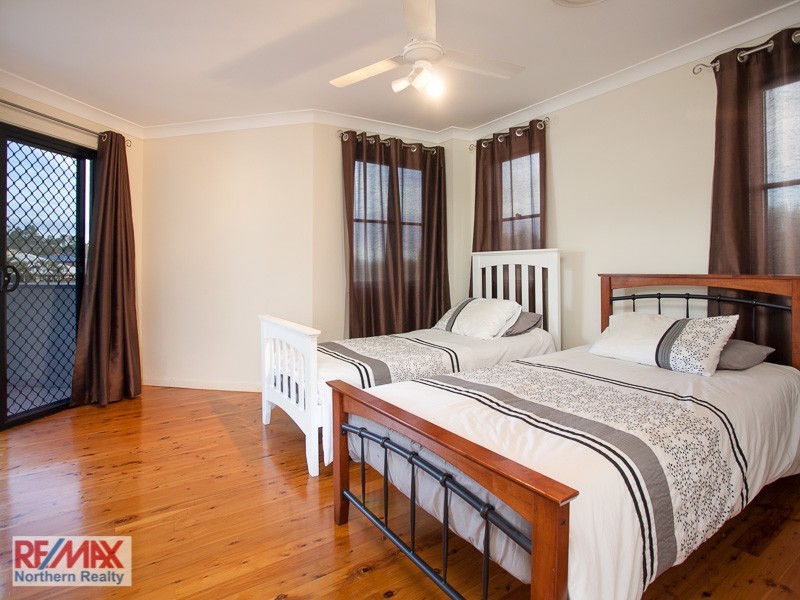 2 Amorosa Court, Eatons Hill QLD 4037