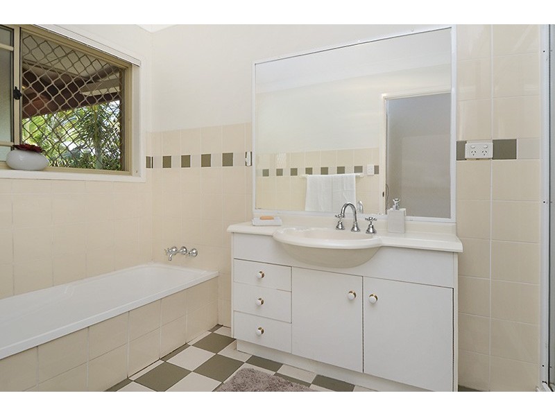 6 Martindale St, Chermside West QLD 4032