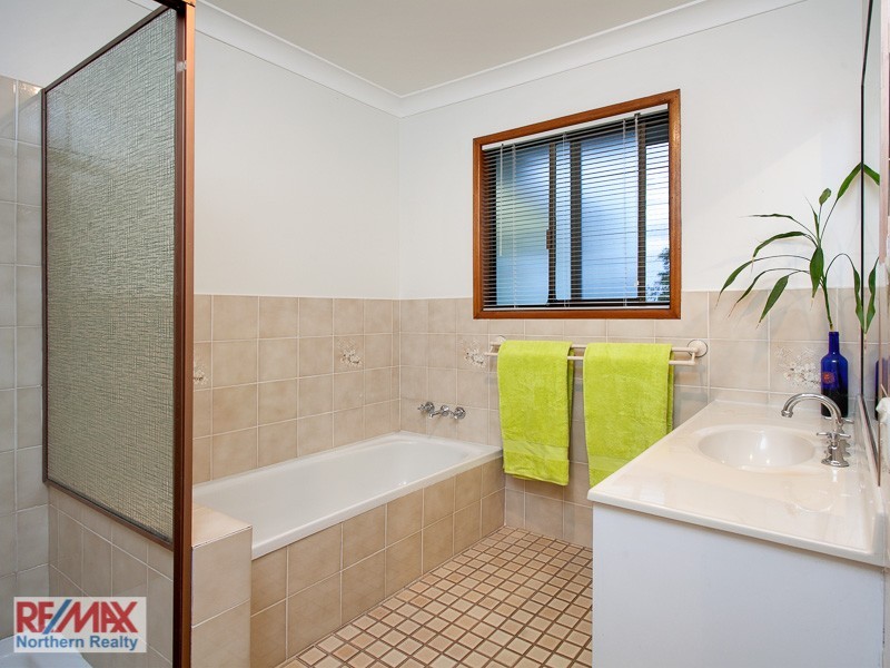 25 Gilford Cr, Albany Creek QLD 4035