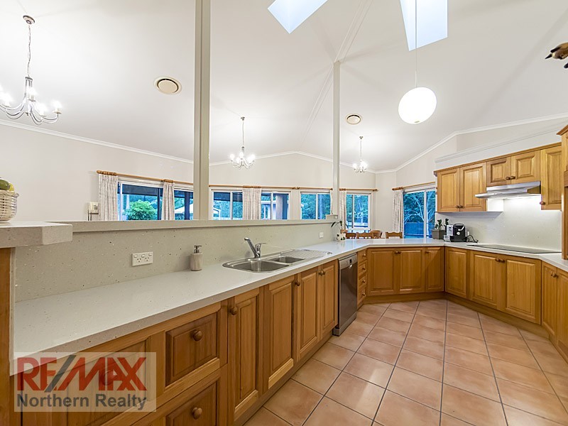 37 Allamanda Crescent, Albany Creek QLD 4035