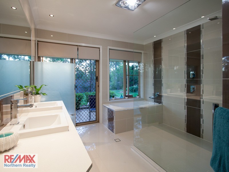 3 Montego Court, Eatons Hill QLD 4037