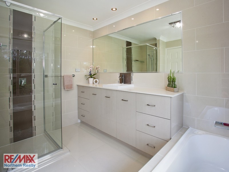 3 Montego Court, Eatons Hill QLD 4037