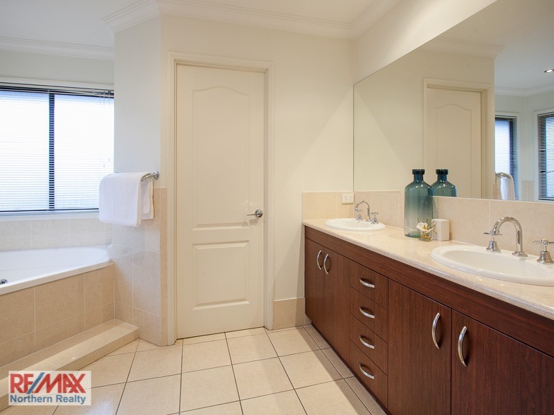 3 Fiesole Place, Bridgeman Downs QLD 4035