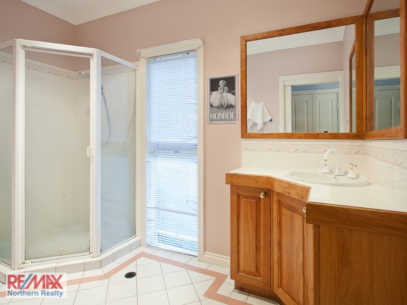 32 Peterson Place, Bridgeman Downs QLD 4035