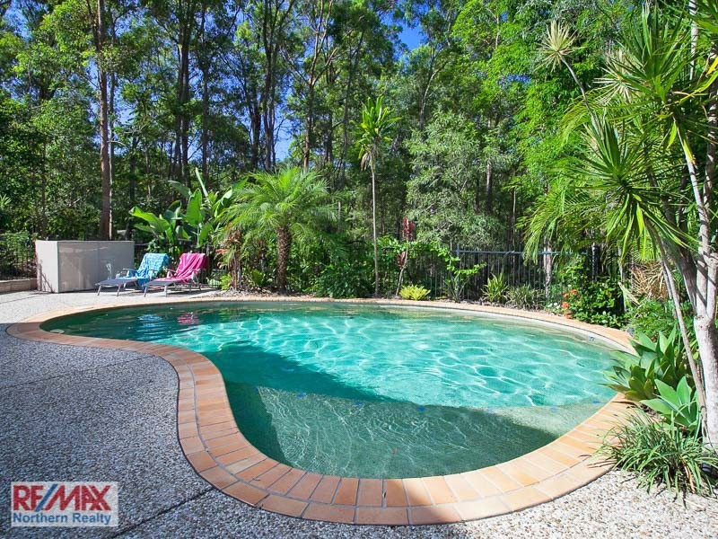 6 Hill Grove Close, Eatons Hill QLD 4037