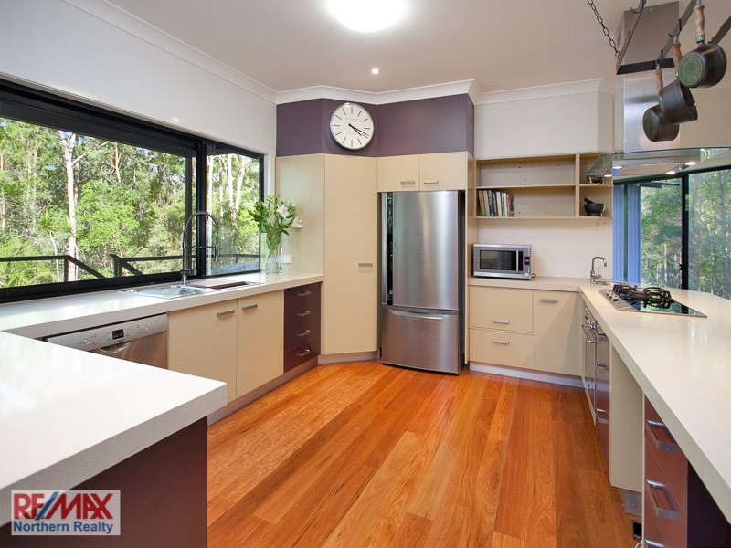6 Hill Grove Close, Eatons Hill QLD 4037