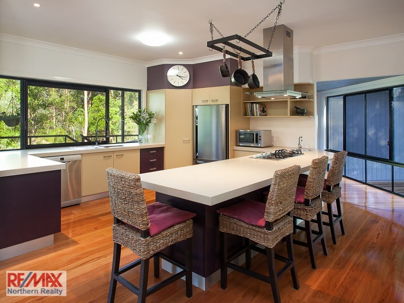 6 Hill Grove Close, Eatons Hill QLD 4037