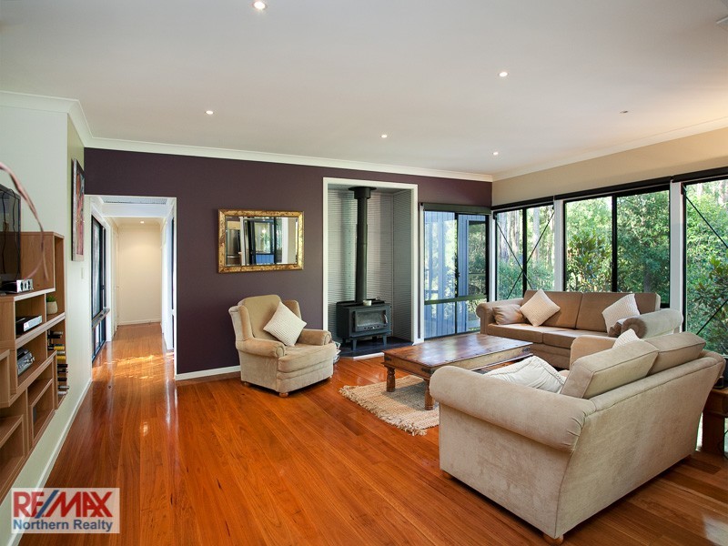 6 Hill Grove Close, Eatons Hill QLD 4037