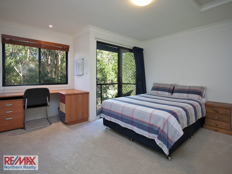 6 Hill Grove Close, Eatons Hill QLD 4037