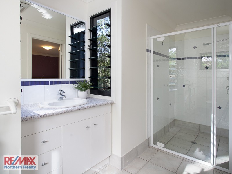 6 Hill Grove Close, Eatons Hill QLD 4037