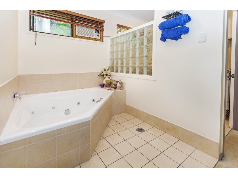 1 Dawneta Court, Warner QLD 4500