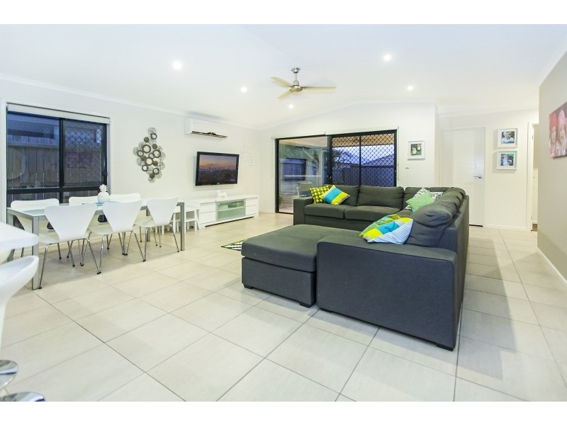 32 Ballyalla Crescent, Warner QLD 4500