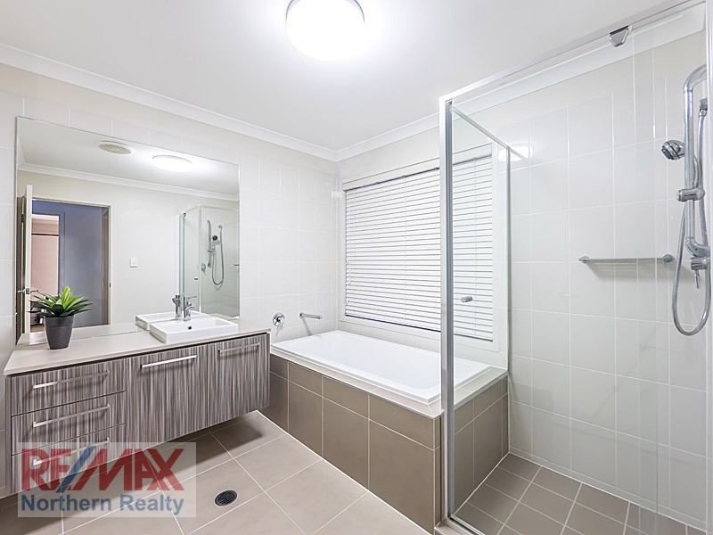 9 Silverbirch Place, Bridgeman Downs QLD 4035
