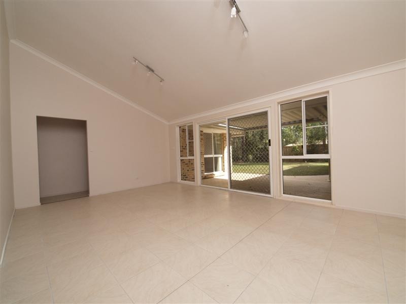 65 Cashmere Lane, Cashmere QLD 4500