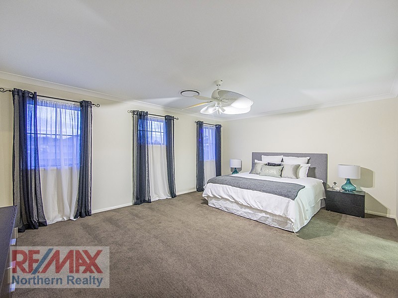 8 Shallows Court, Eatons Hill QLD 4037