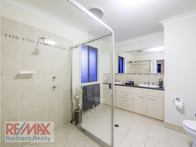 8 Shallows Court, Eatons Hill QLD 4037