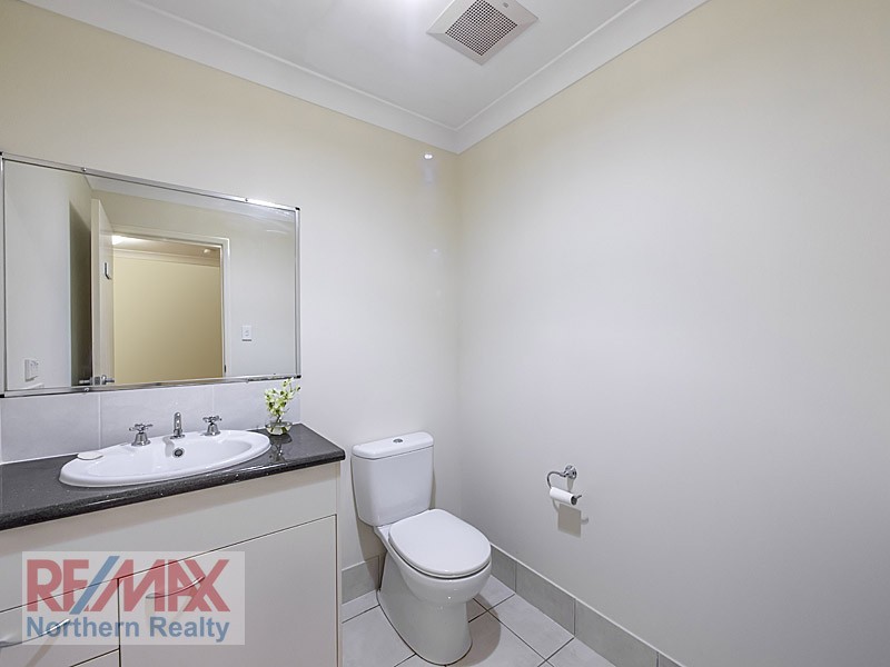 8 Shallows Court, Eatons Hill QLD 4037