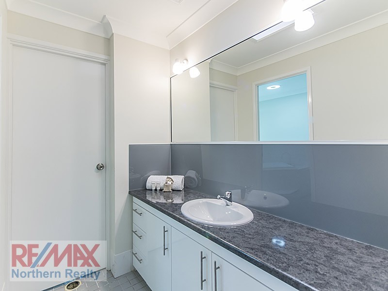 10 Eucalyptus Pl, Albany Creek QLD 4035