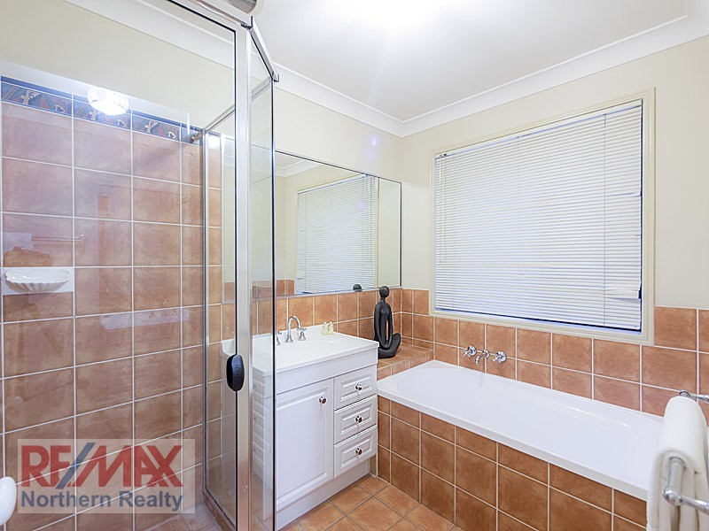 1 Excelcia Ct, Eatons Hill QLD 4037