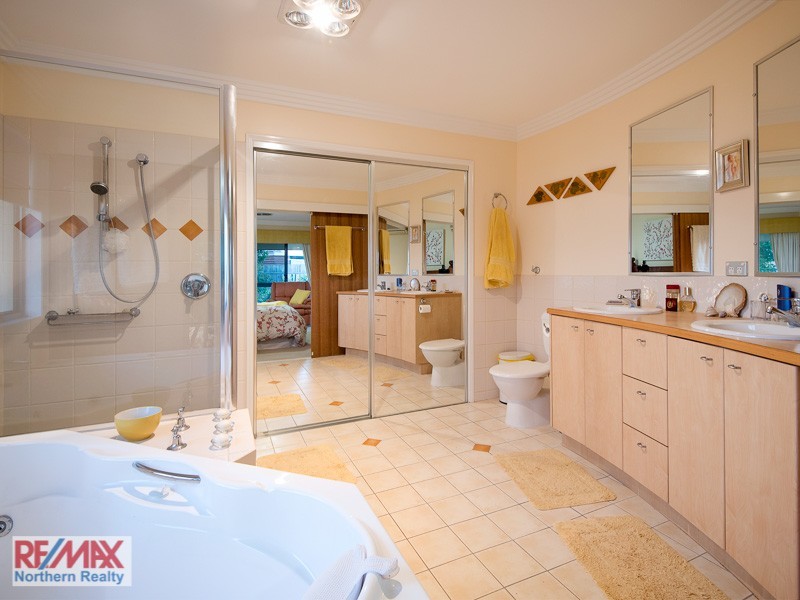 10 Camara Court, Eatons Hill QLD 4037