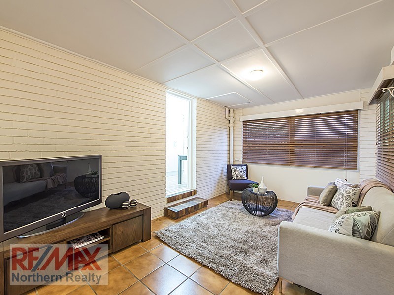 121 Maine Rd, Clontarf QLD 4019