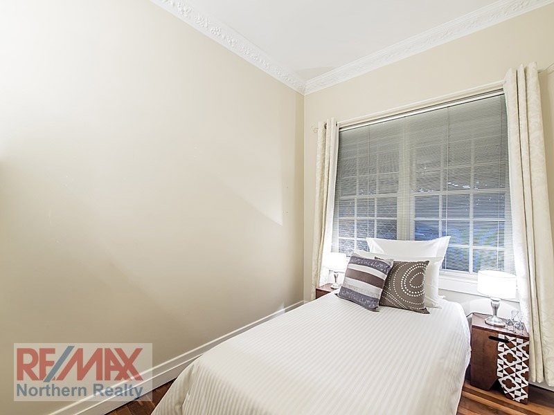 121 Maine Rd, Clontarf QLD 4019