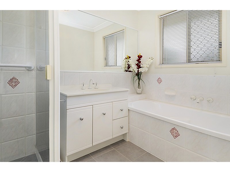 18 Lorenc Place, Bridgeman Downs QLD 4035