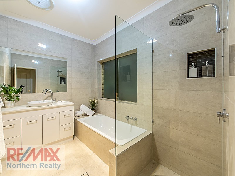 67 CASHMERE LANE, Cashmere QLD 4500