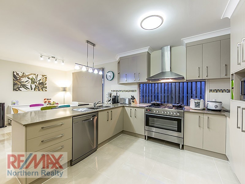 8 Moreton Street, Fitzgibbon QLD 4018