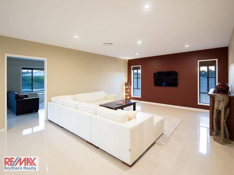 34 Hacker Rd, Cashmere QLD 4500