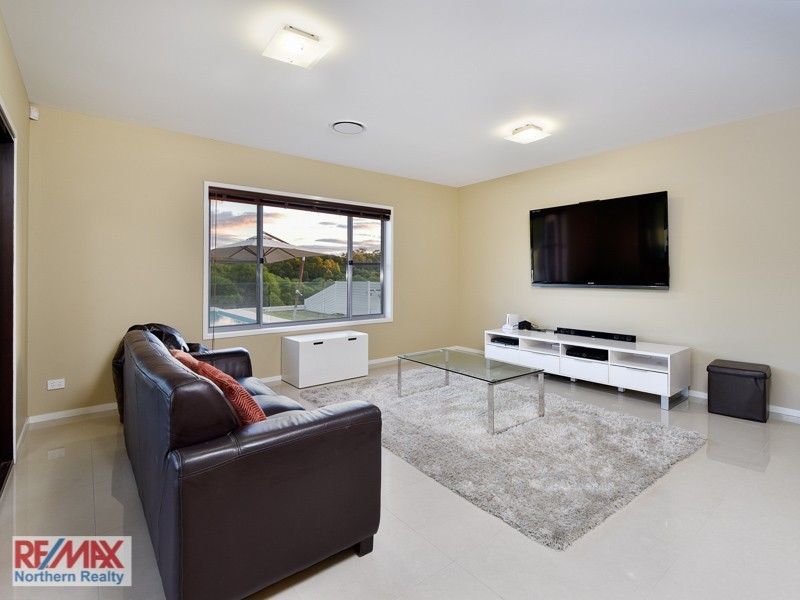 34 Hacker Rd, Cashmere QLD 4500
