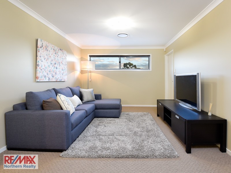 34 Hacker Rd, Cashmere QLD 4500