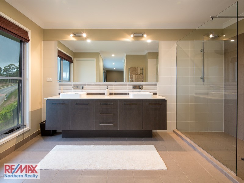 34 Hacker Rd, Cashmere QLD 4500