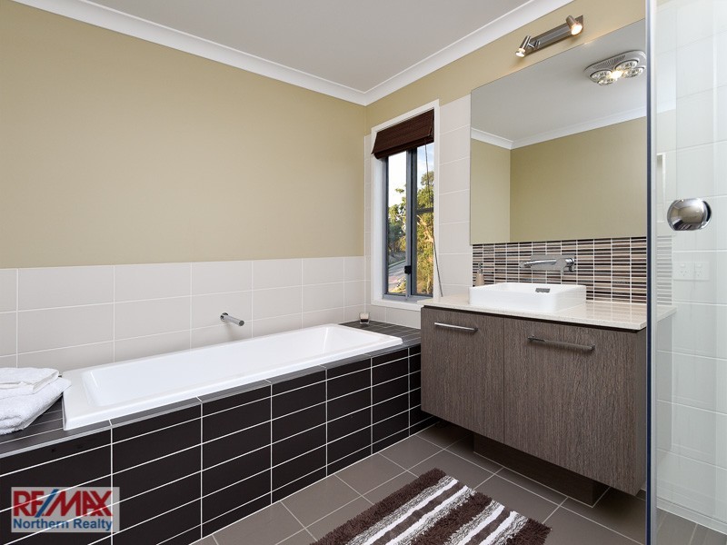 34 Hacker Rd, Cashmere QLD 4500